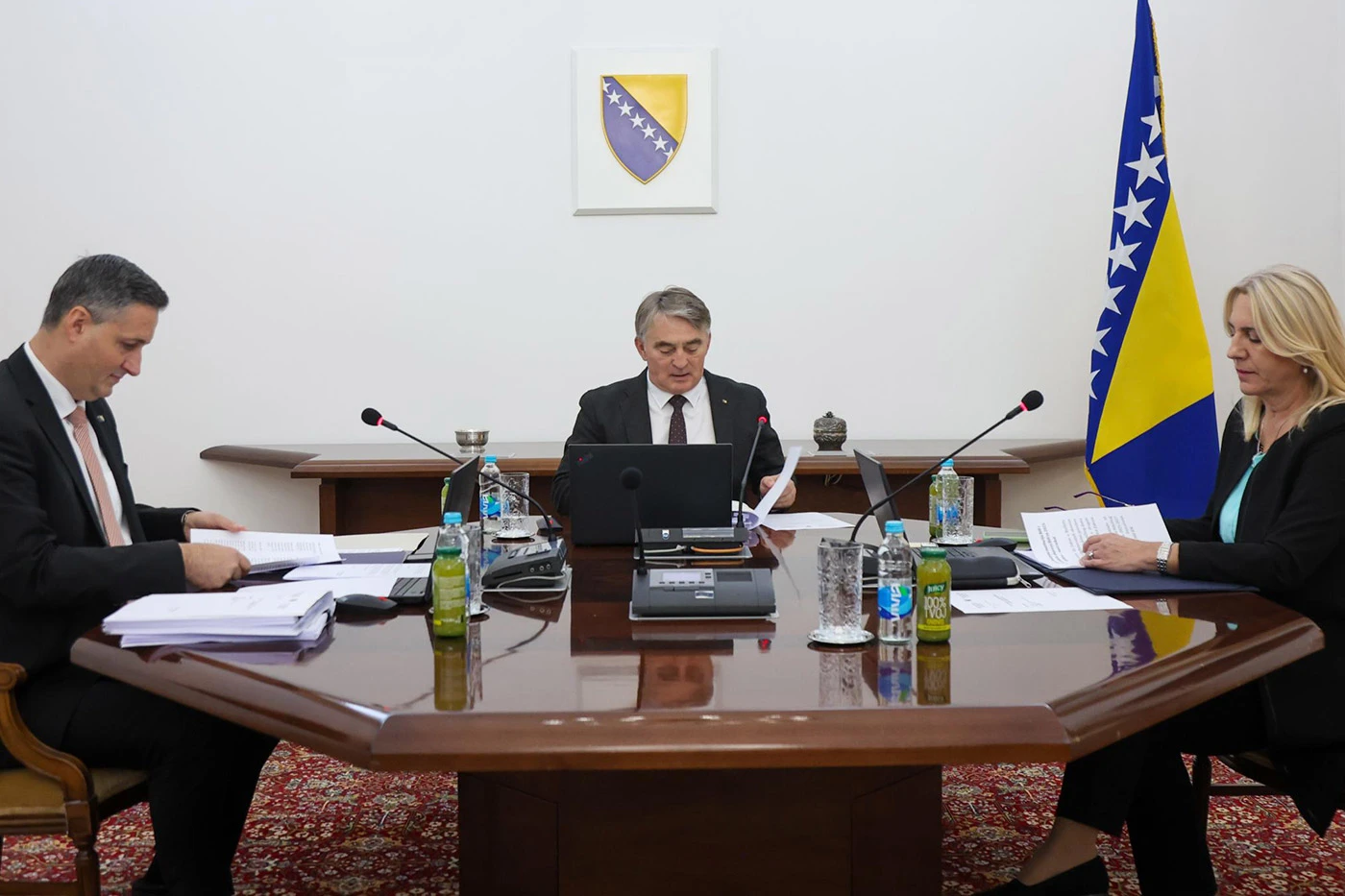 Komšić i Bećirović: Glasali smo za proračun da institucije ne budu taoci politike