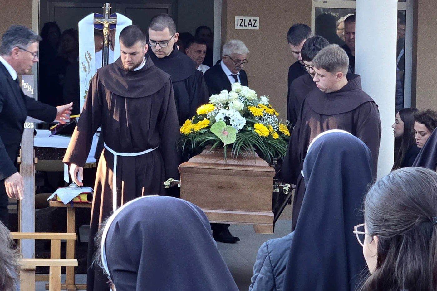 Vjernici, subraća, obitelj i prijatelji oprostili se od fra Petra Krasića