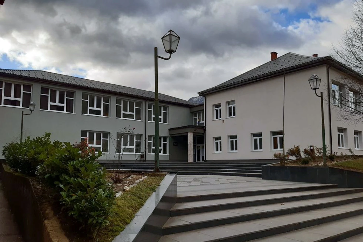 Provalili u školu u Jablanici: Nisu ih zanimale ocjene, odnijeli su trimere