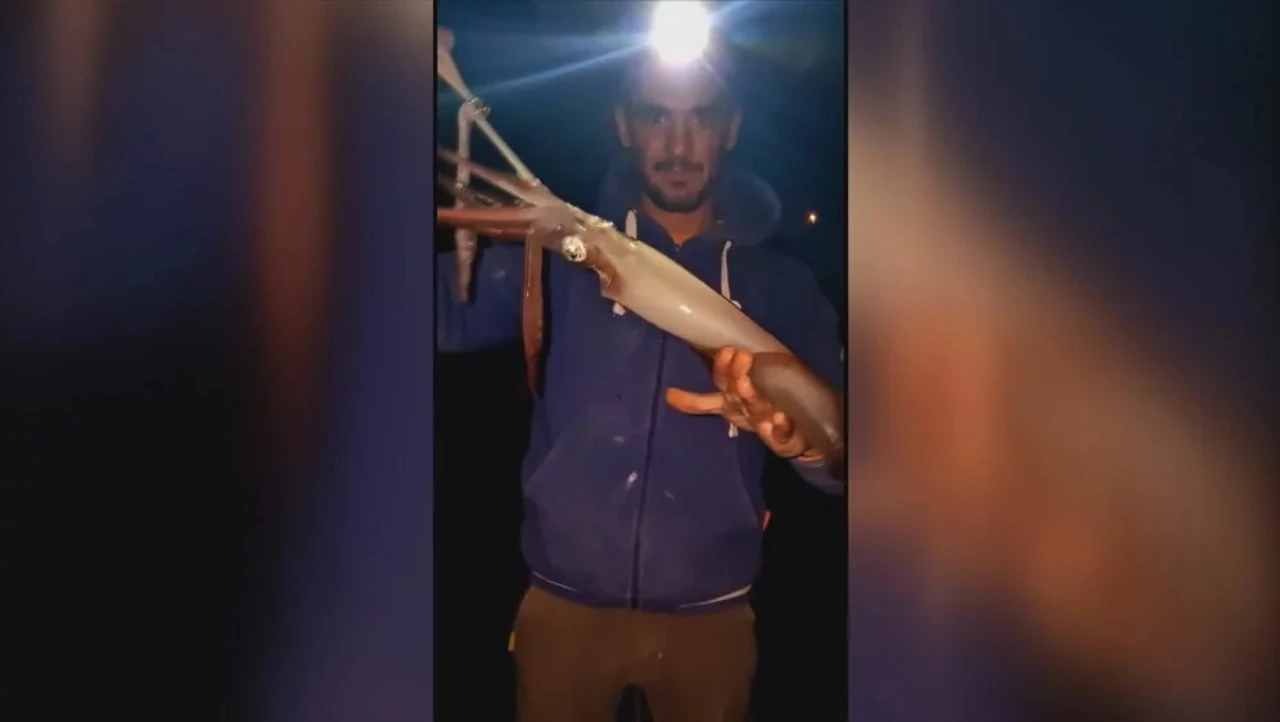 Sven ulovio lignju tešku gotovo dva kilograma