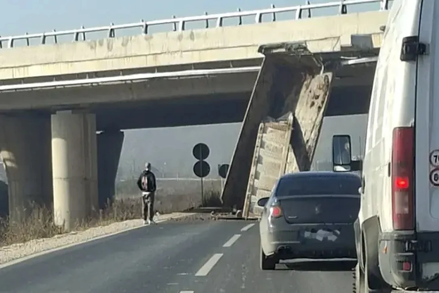 VIDEO | Nije vozio autocestom, udario je u nju