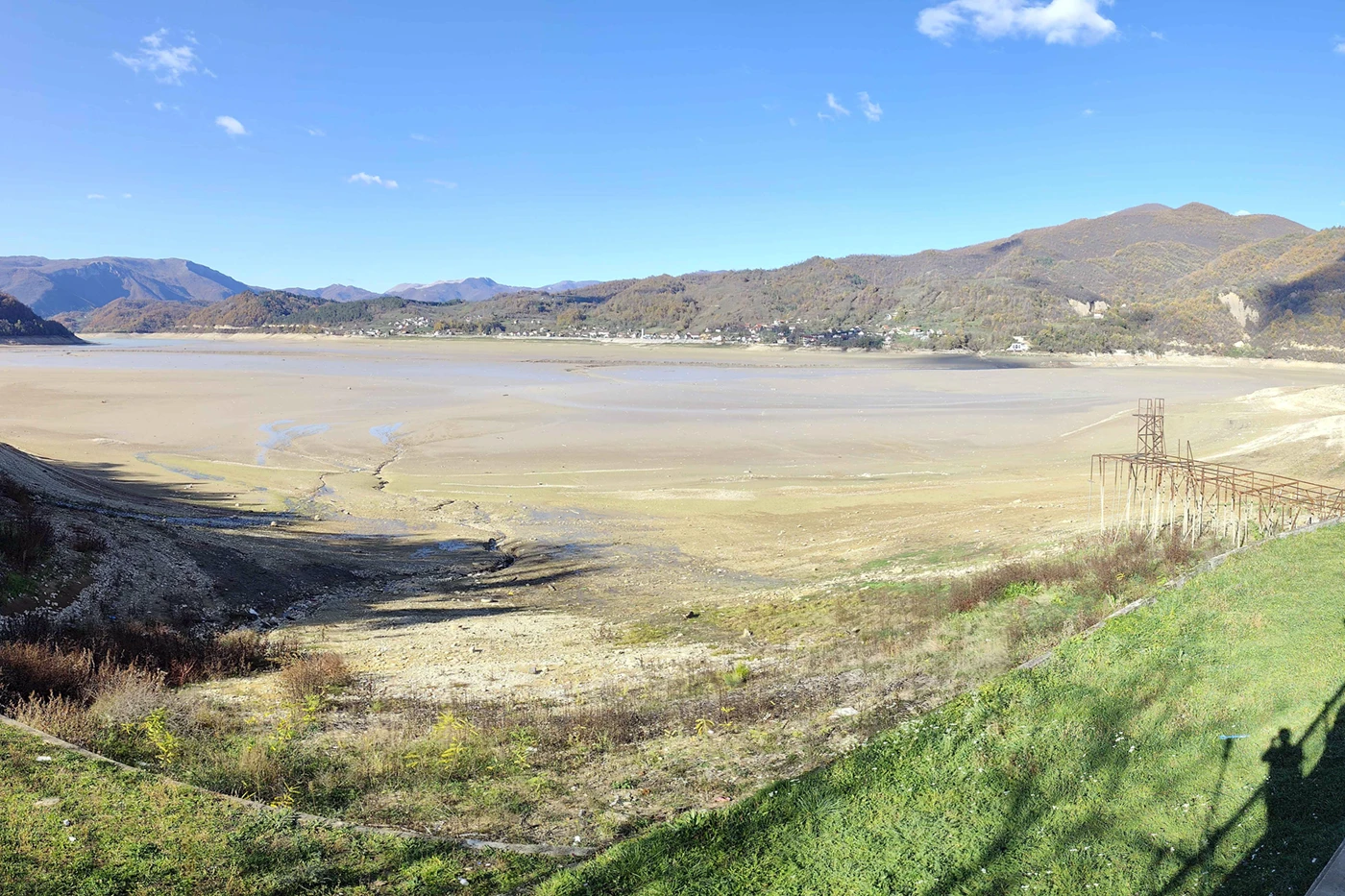 Presušilo Jablaničko jezero, dolina Neretve izgleda kao pustinja