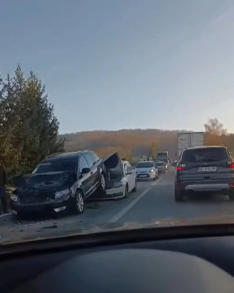 VIDEO | Dvije nesreće na M-17, gužve i kolone