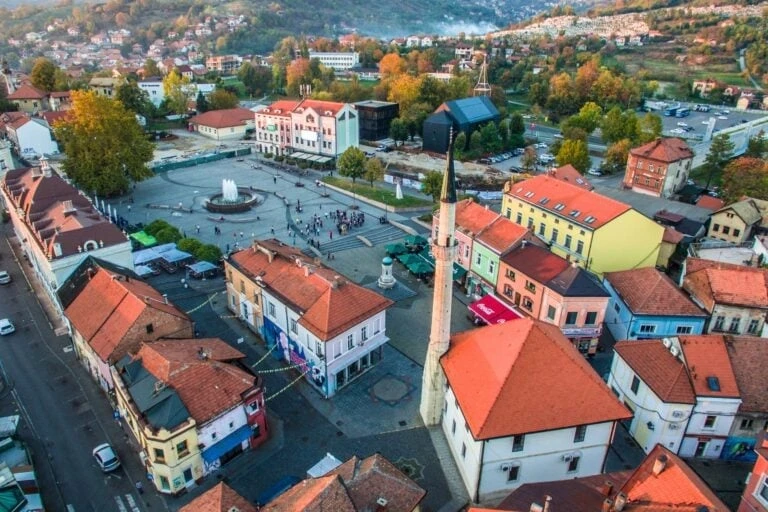 Tuzla otkazala doček Nove godine zbog tragedije u Domu penzionera