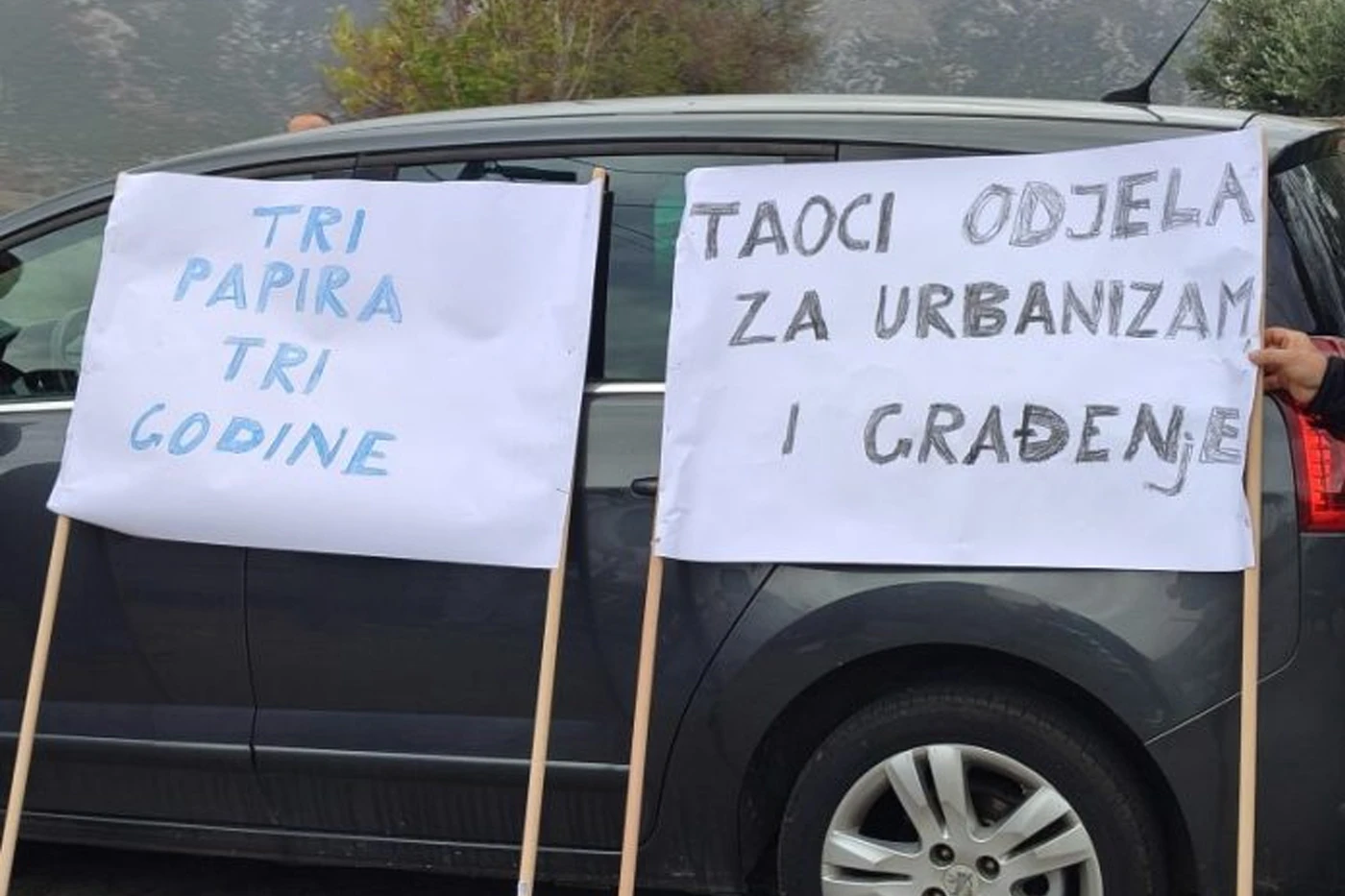 Prosvjed na Putu za Podveležje: "Mi smo taoci Odjela za urbanizam i građenje"