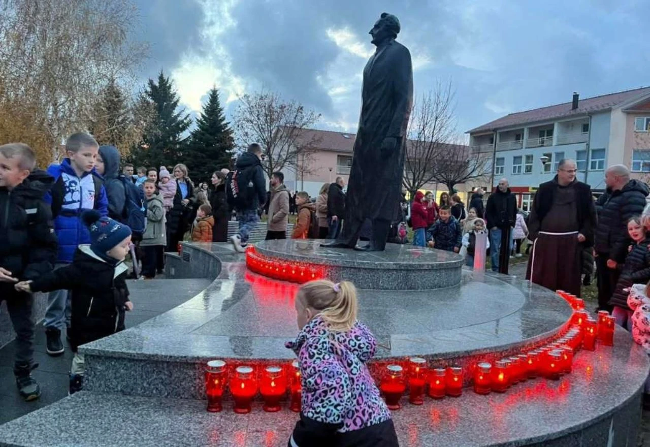 Tomislavgrad, Livno i Kupres zapalili svijeće za žrtve Vukovara i Škabrnje