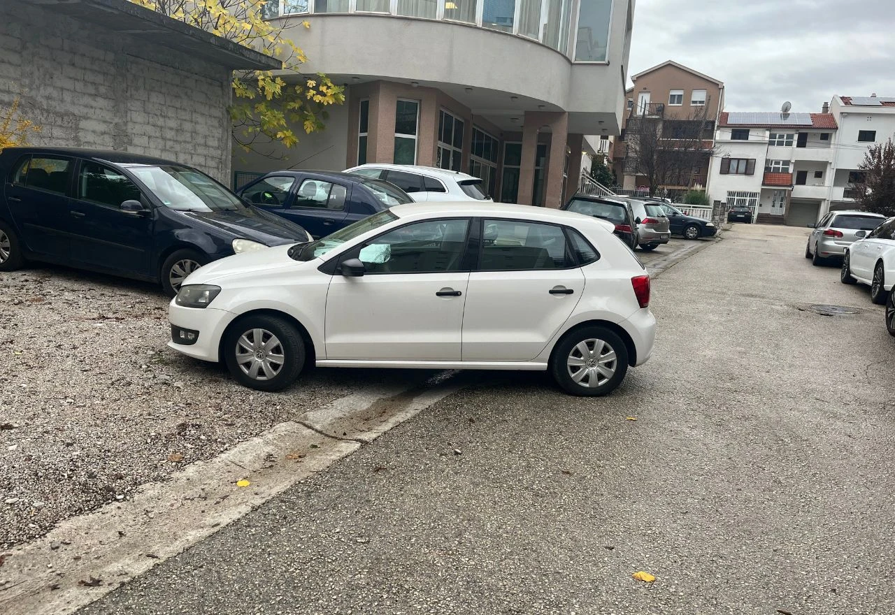 Vozilo već pet dana parkirano na kolniku u Ulici Bleiburških žrtava