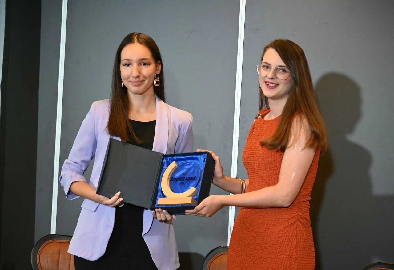 Amina i Ana osvojile regionalnu nagradu za video o aktivizmu mladih