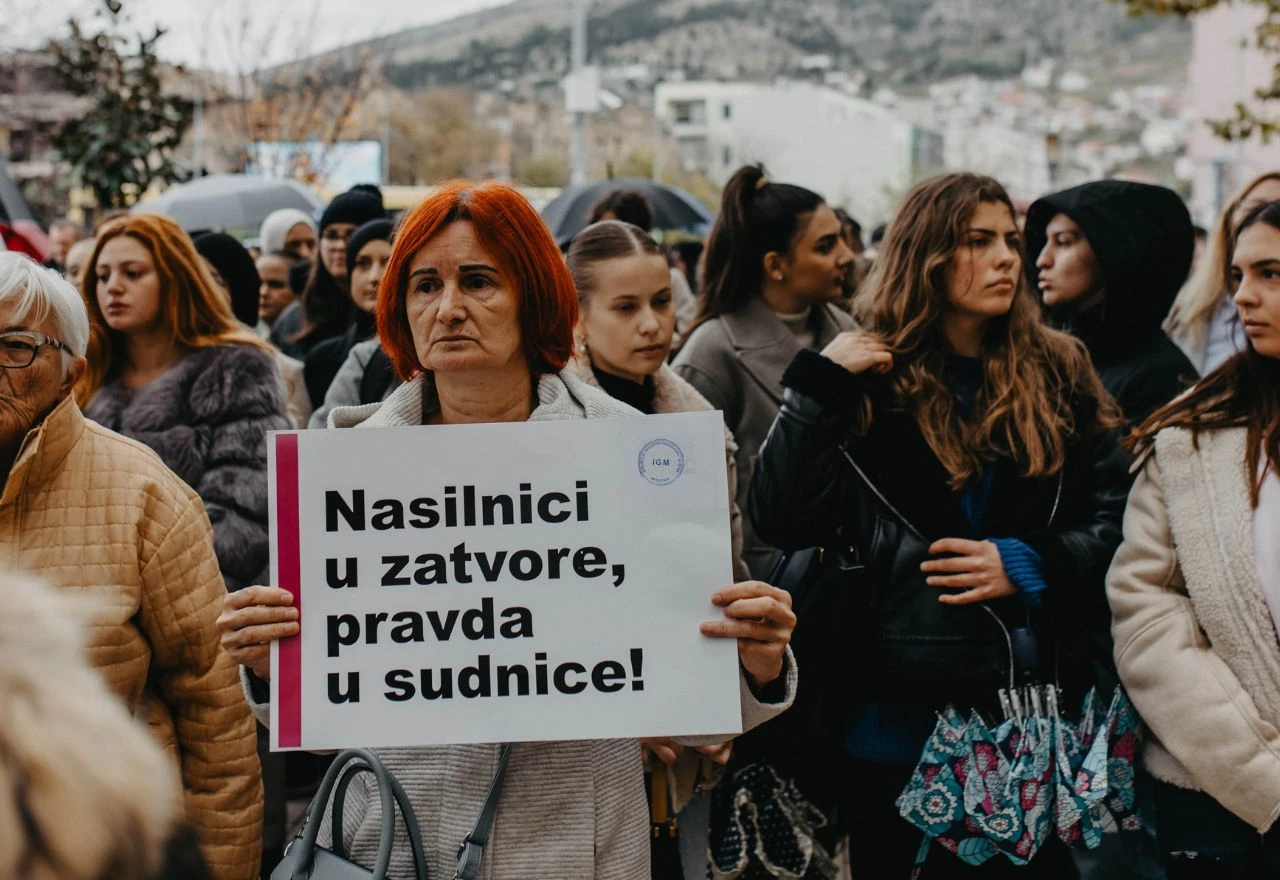 FOTO | Mostar ustao protiv femicida: Građani iznijeli zahtjeve