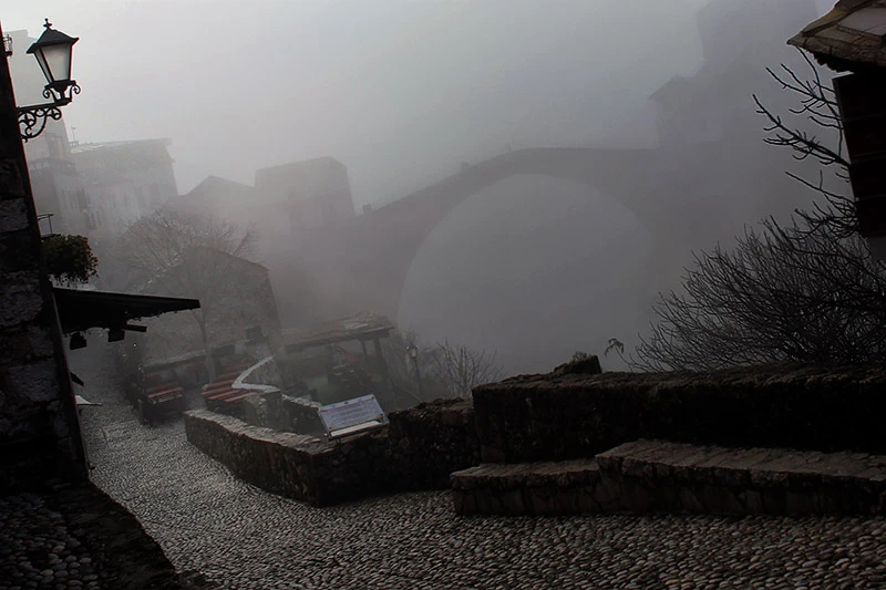 Osoba pokušala skočiti sa Starog mosta