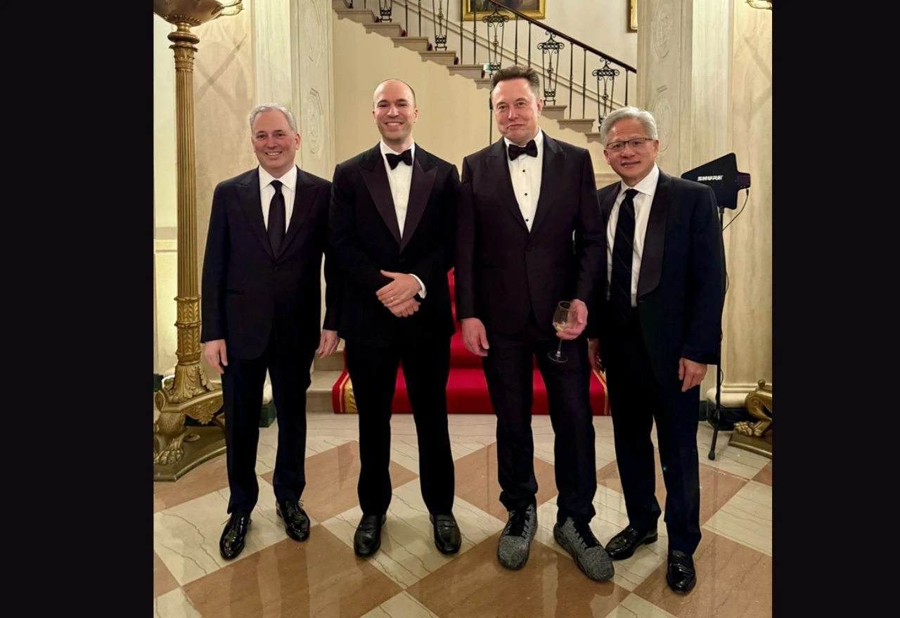 Fotografija Elona Muska s ogromnim cipelama odmah je postala viralna