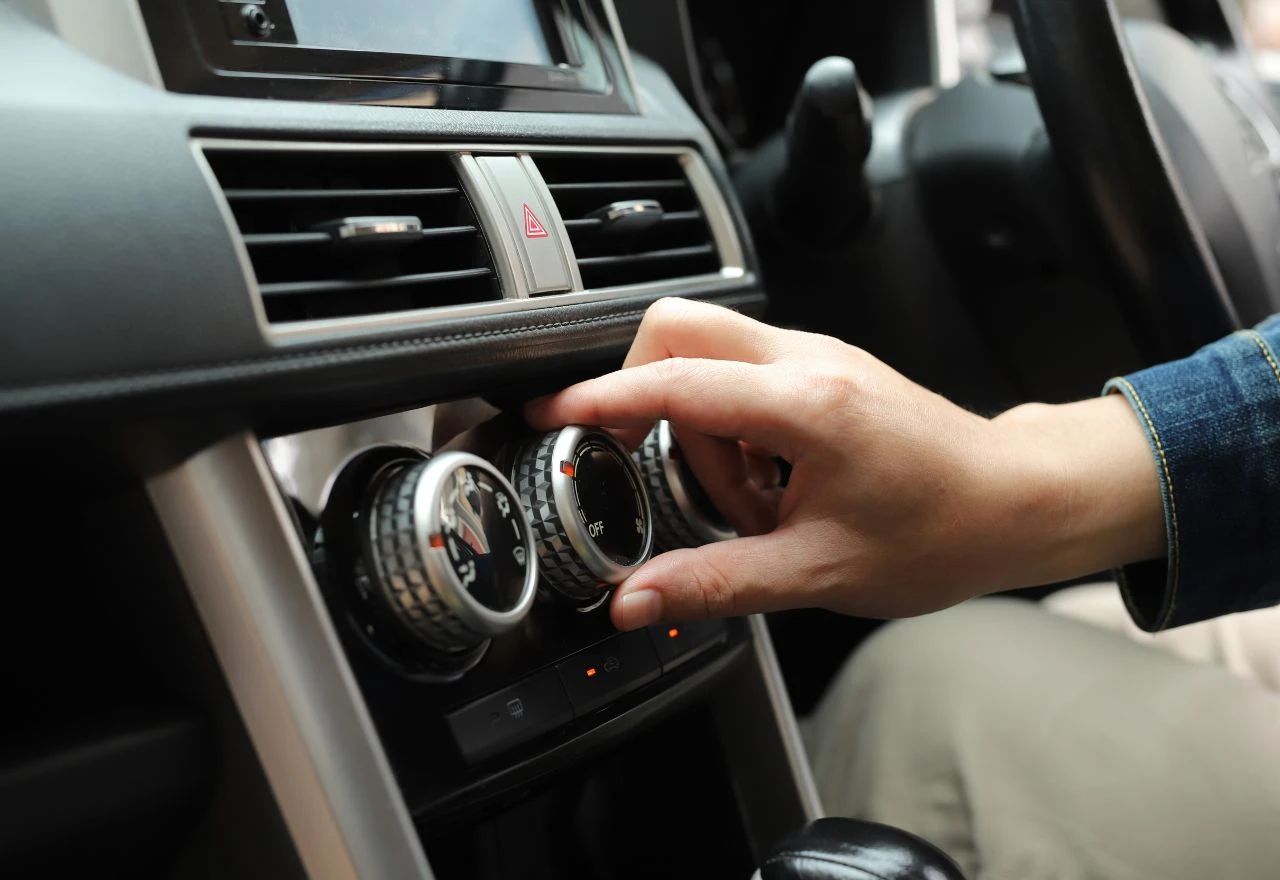 Vrijedi probati: Ovo je trik kojim ćete najbrže zagrijati kabinu svog automobila