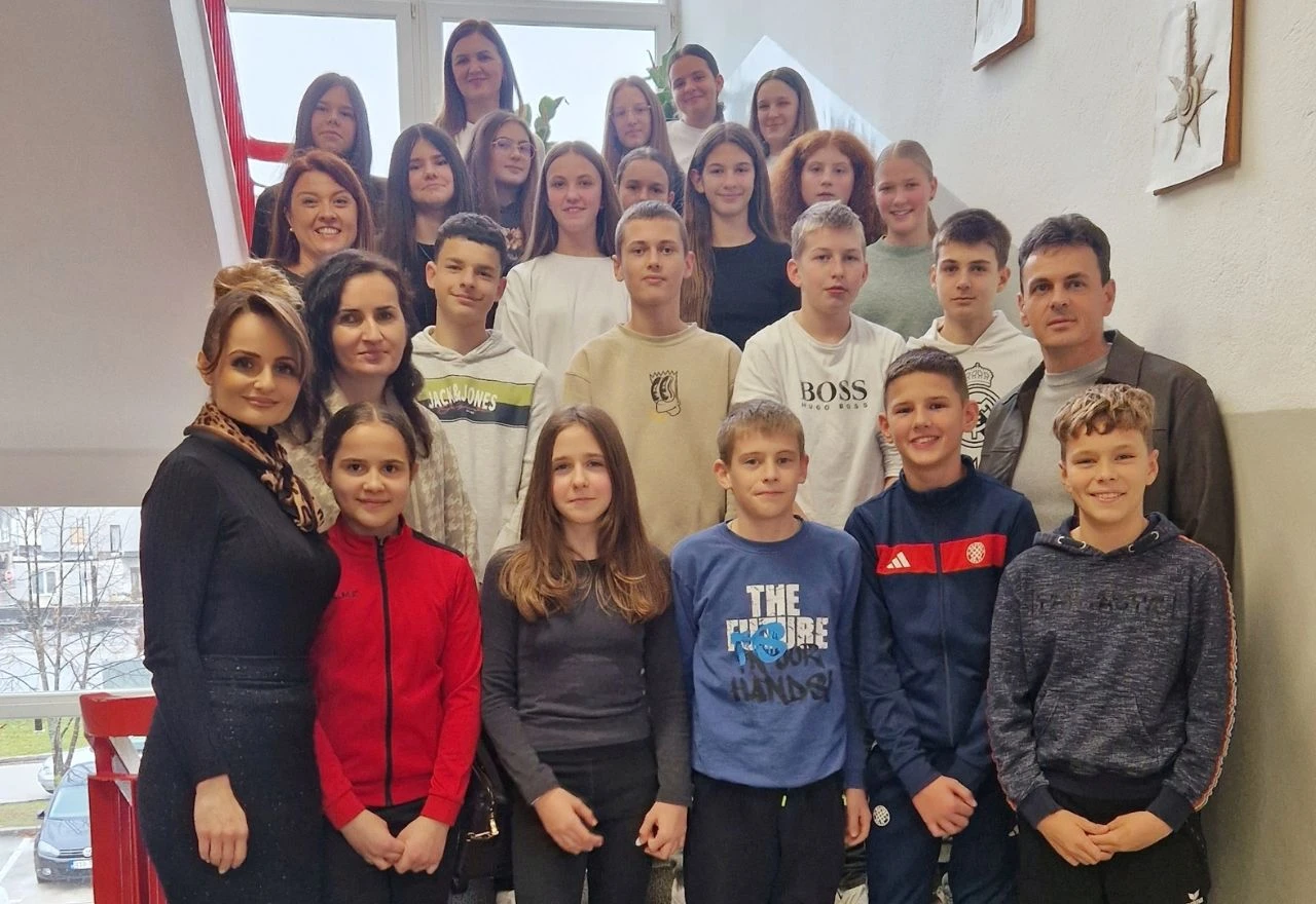 Ramski školarci prikupili 1900 KM za male pacijente Klinike za dječje bolesti