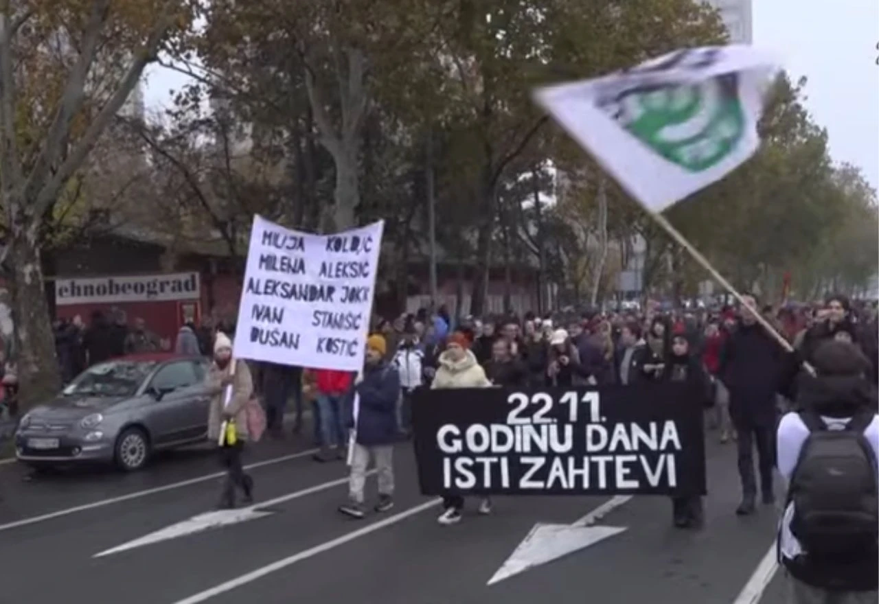 Godinu dana nakon napada na studente: Beograd ponovno na nogama u prosvjednoj šetnji