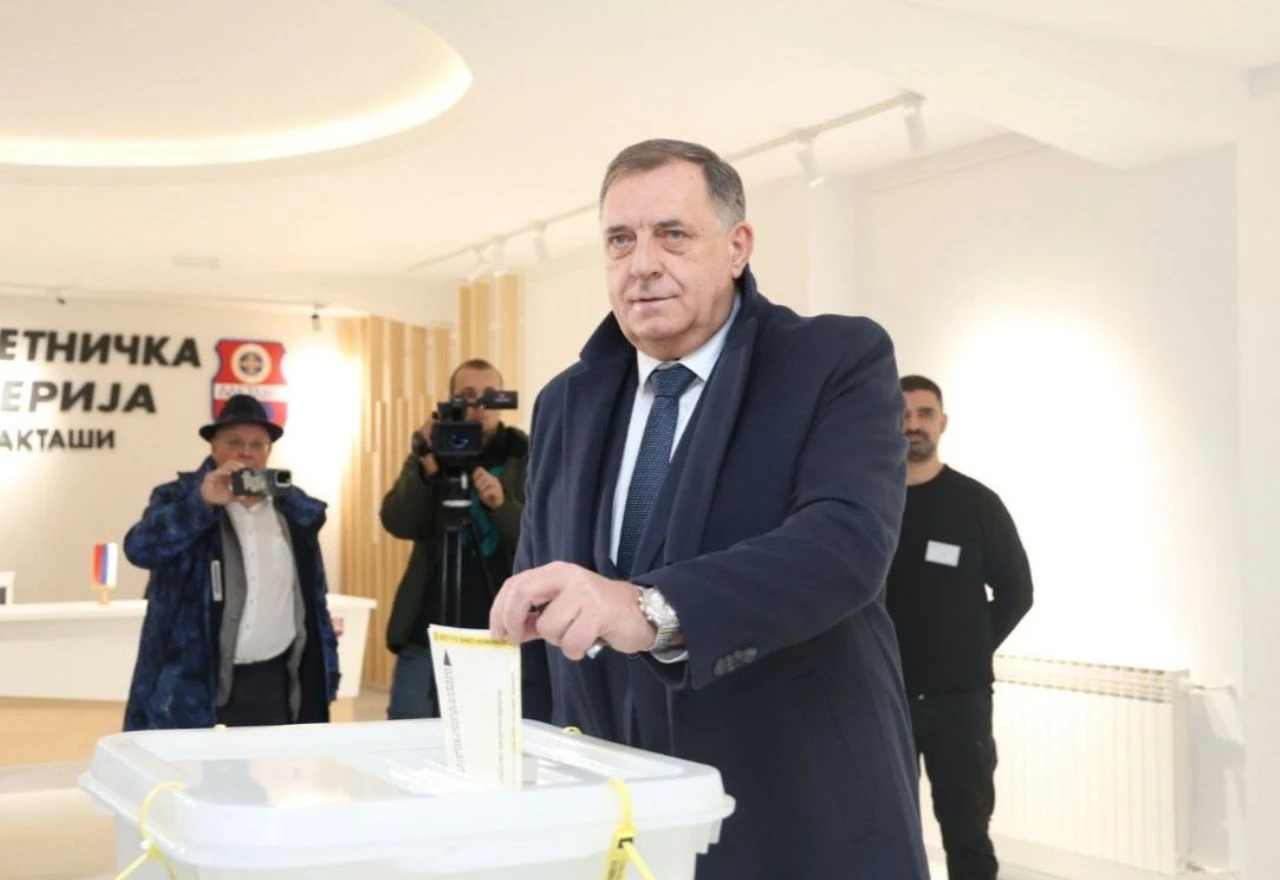 Političari RS-a izašli na biračka mjesta