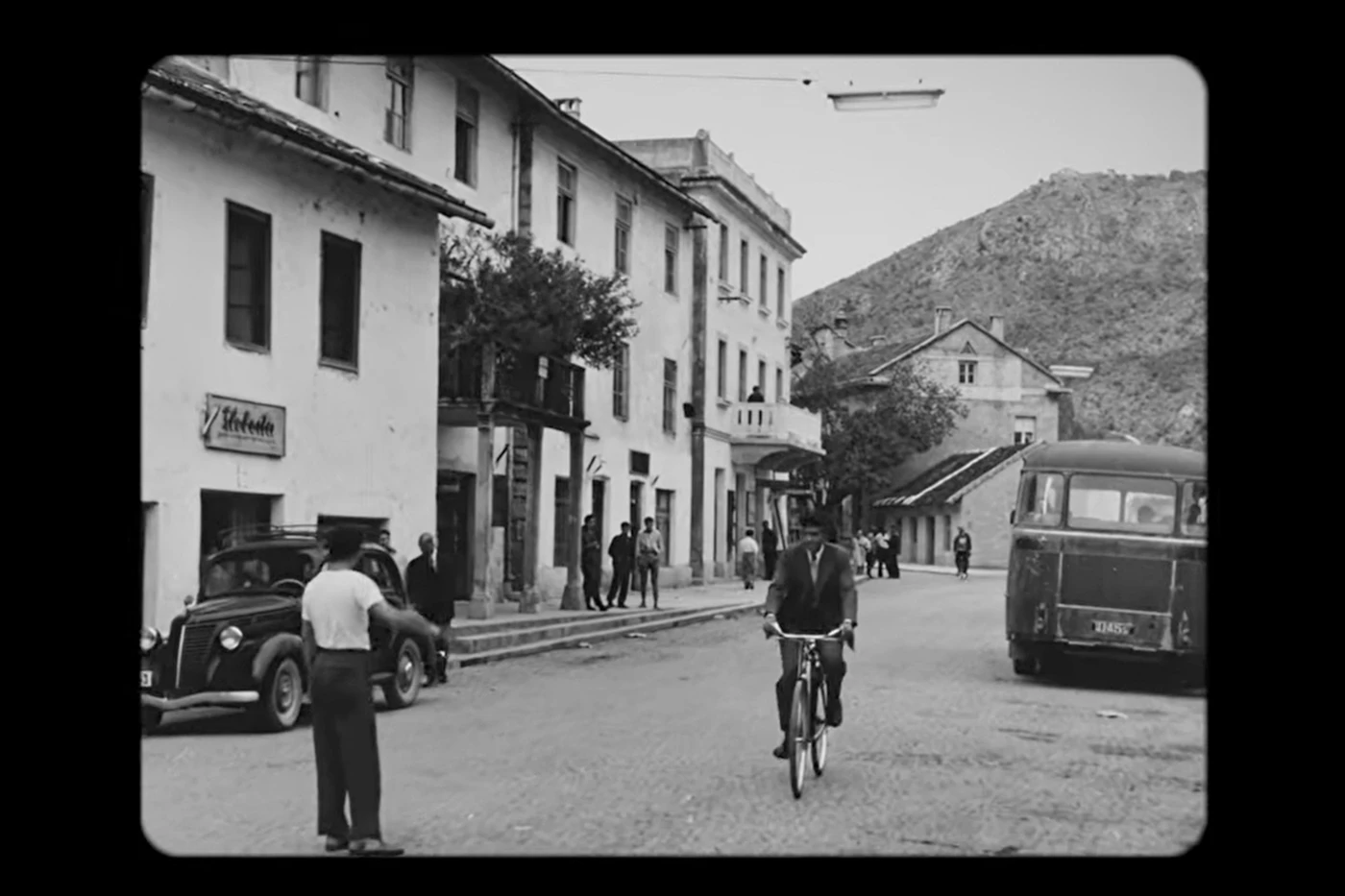 VIDEO | Uz glas Đanija Stipaničeva, umjetna inteligencija oživila Široki Brijeg iz 1912. godine