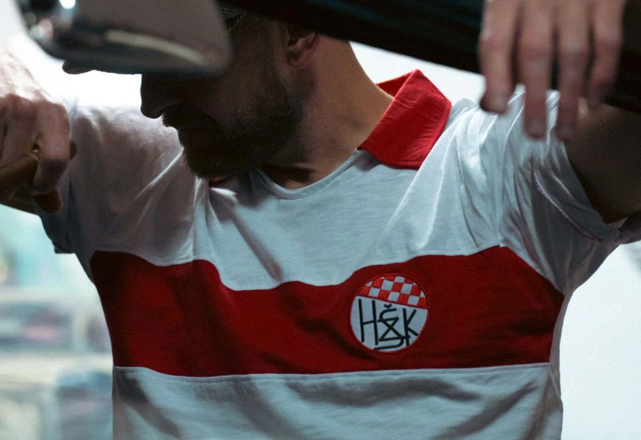 FOTO | Novi retro dres Plemića