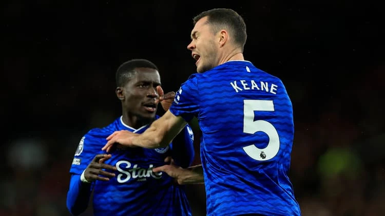 Sukobila se dva igrača Evertona, nakon šamara isključen Idrissa Gueye