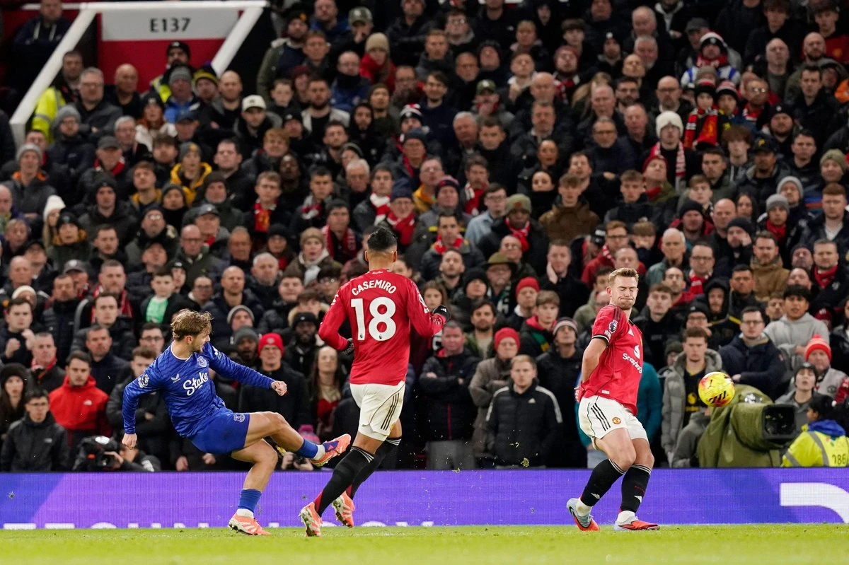 Everton s igračem manje uzeo tri boda na Old Traffordu