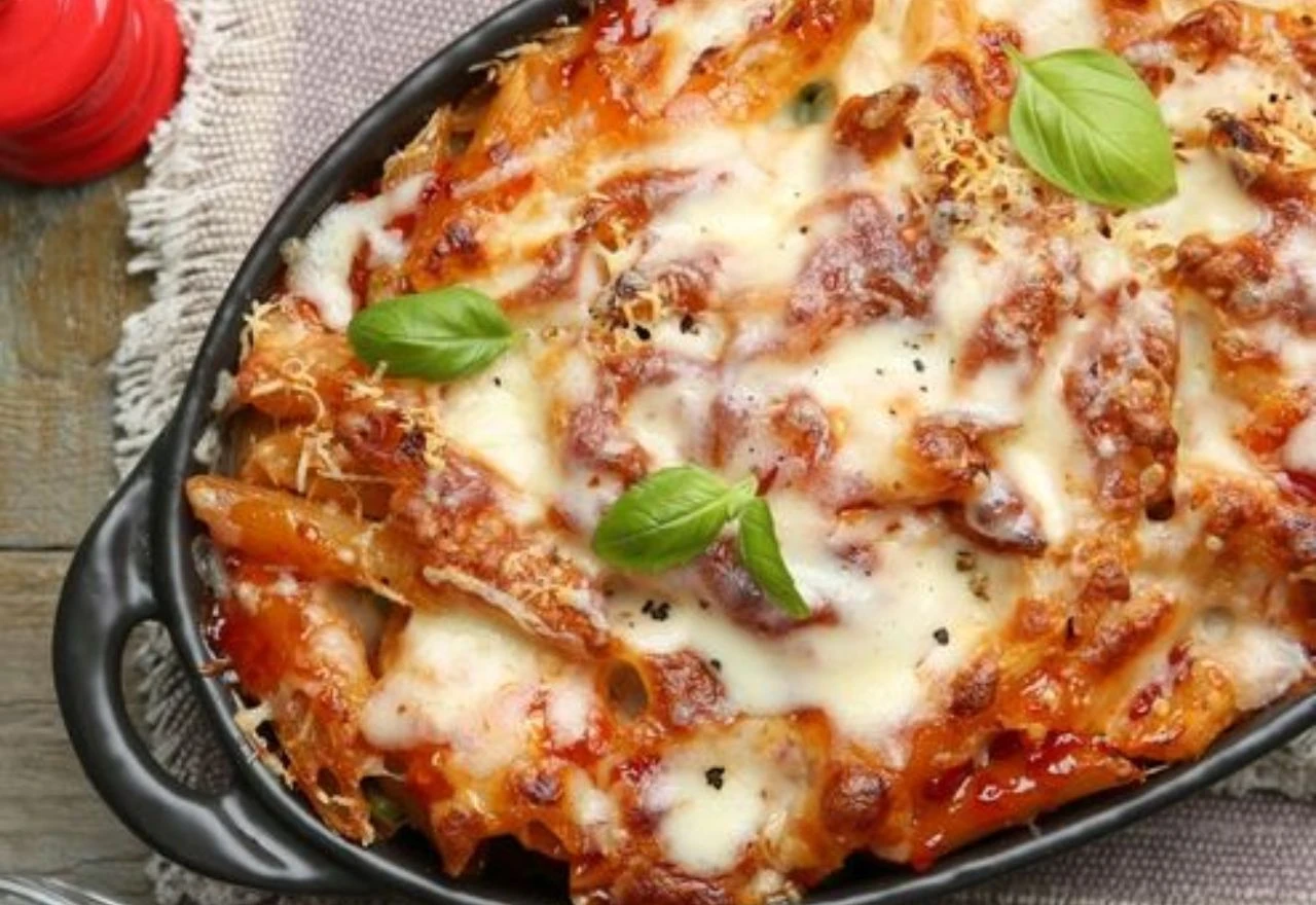 Za prste polizati: Recept za najsočniju zapečenu tjesteninu s kobasicama