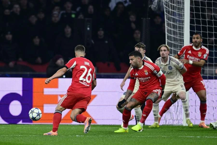 U duelu posrnulih velikana, Benfica ostala na nogama