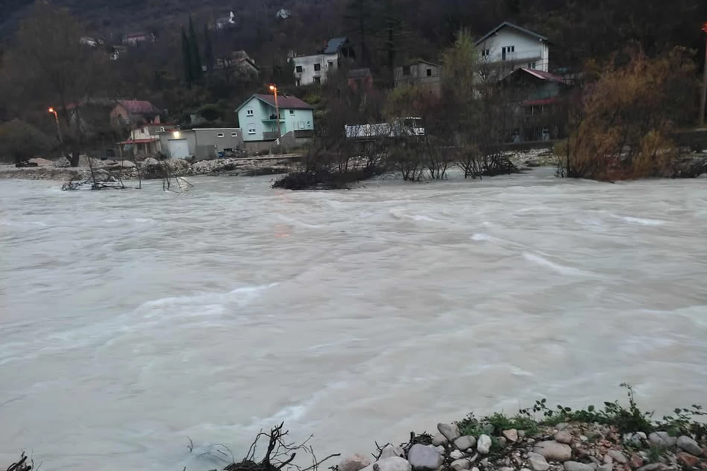 FOTO | Izlila se Drežanka, građani mole za pomoć