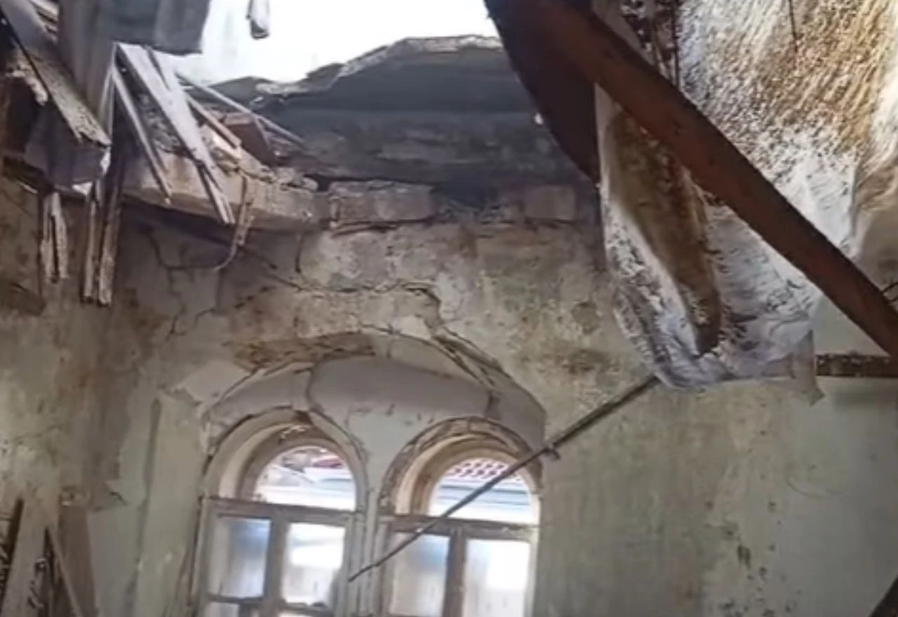 FOTO/VIDEO | Mostar: Urušio se strop iznad ambulante Šehin