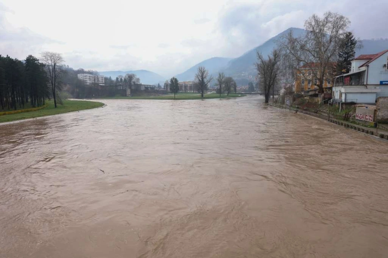 Fojnica: Nabujala rijeka odnijela most