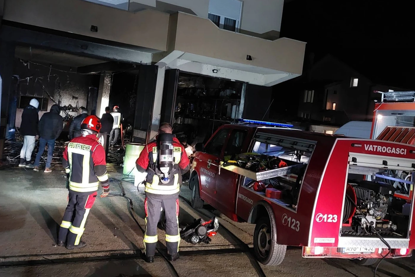 VIDEO| Brzom intervencijom posuških vatrogasaca spašen stambeno-poslovni objekt