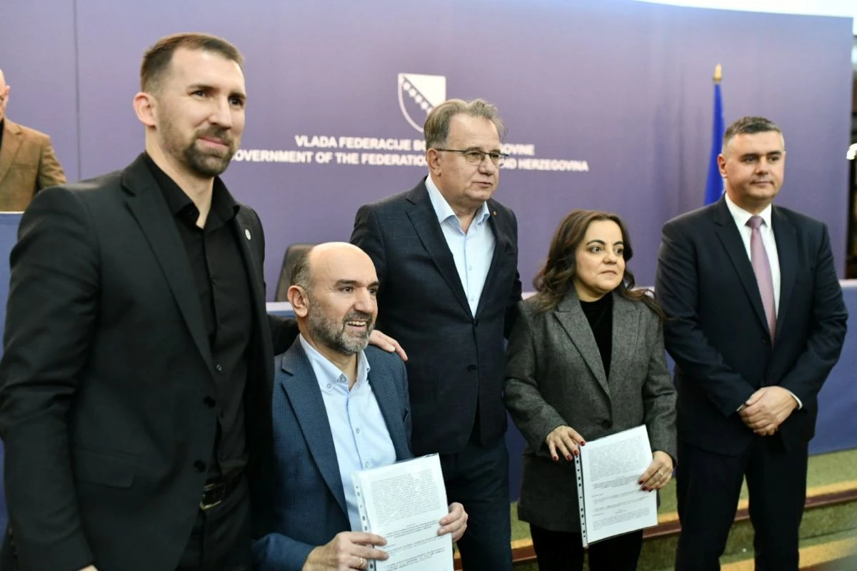 Uručeni ugovori Fonda: 16 milijuna KM za zapošljavanje osoba s invaliditetom