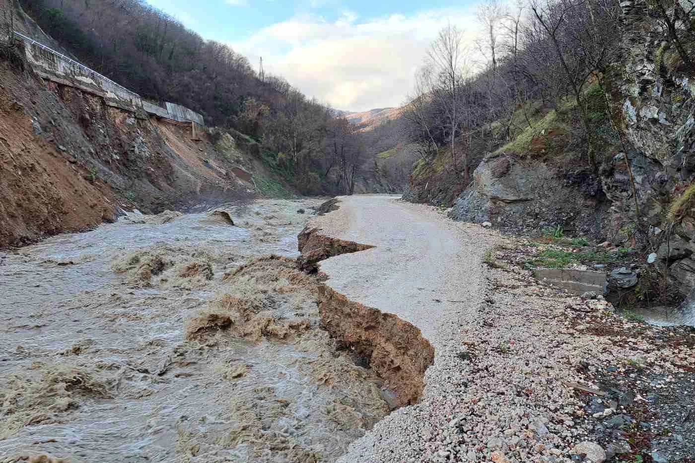 VIDEO / FOTO | Lani ostali bez stare ceste, voda im odnijela "novu"- gdje je kraj nevoljama Klišana?
