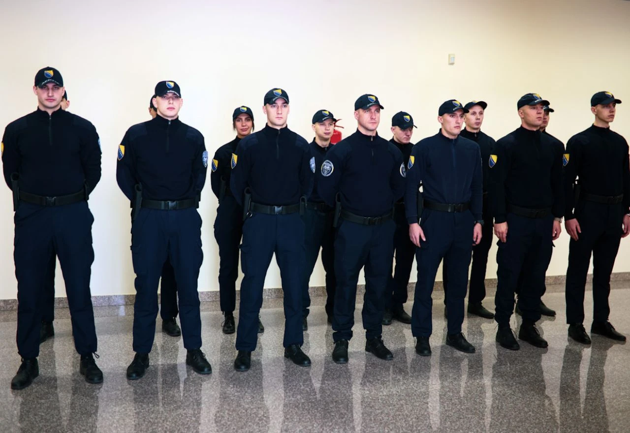 FOTO | U Mostaru promovirano 14 novih policajaca SIPA-e