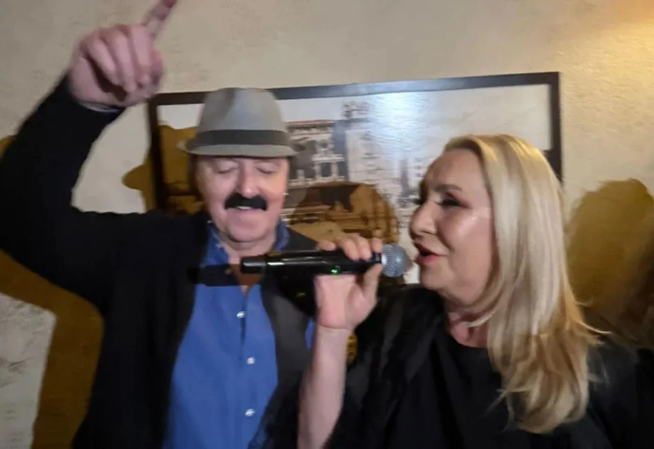 Haris Džinović raspoložen kao nikad, Vesna Zmijanac ga zagrlila pred svima