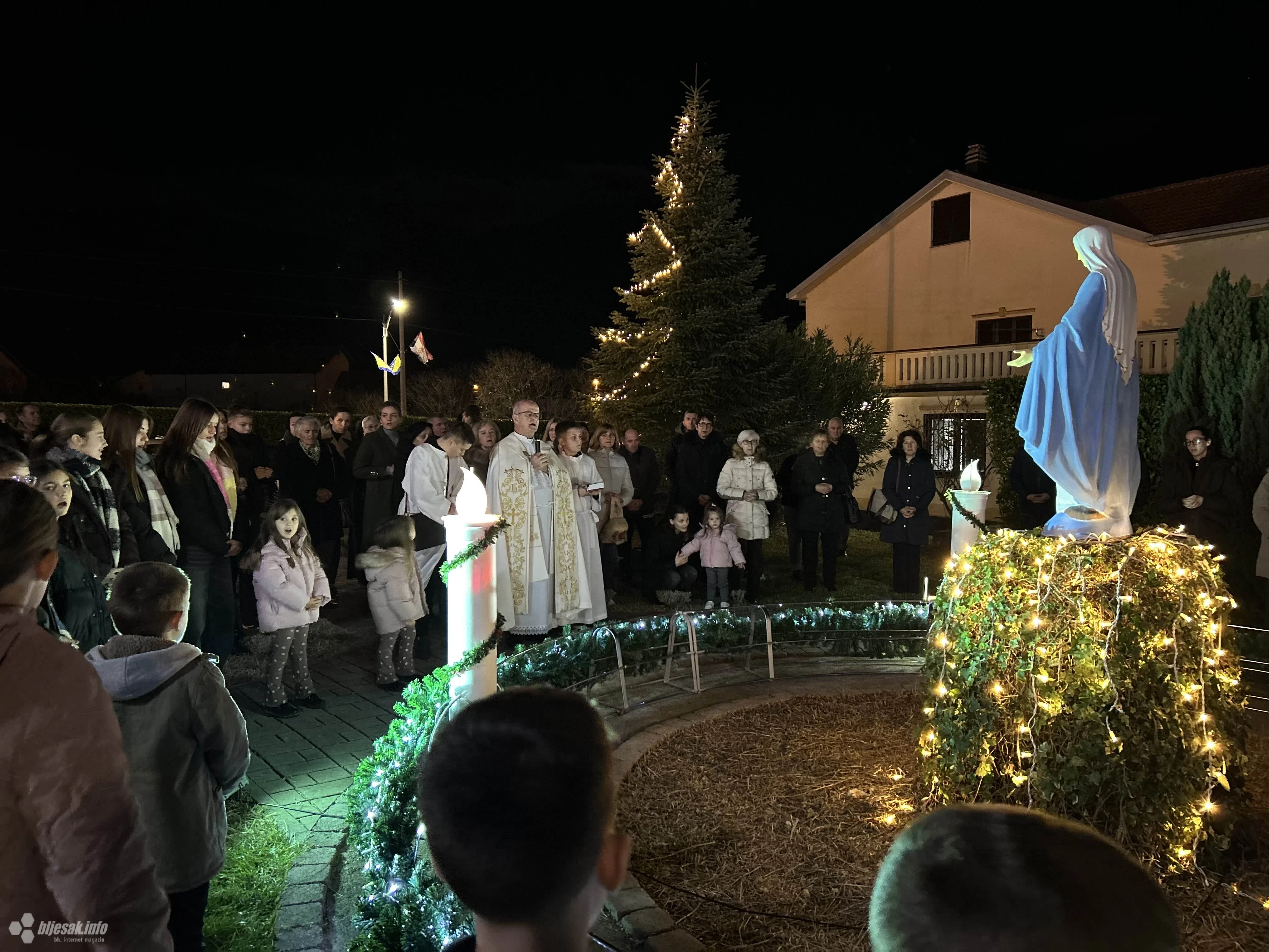 Paljenjem prve adventske svijeće svečano otvoren Advent u Bijelom Polju