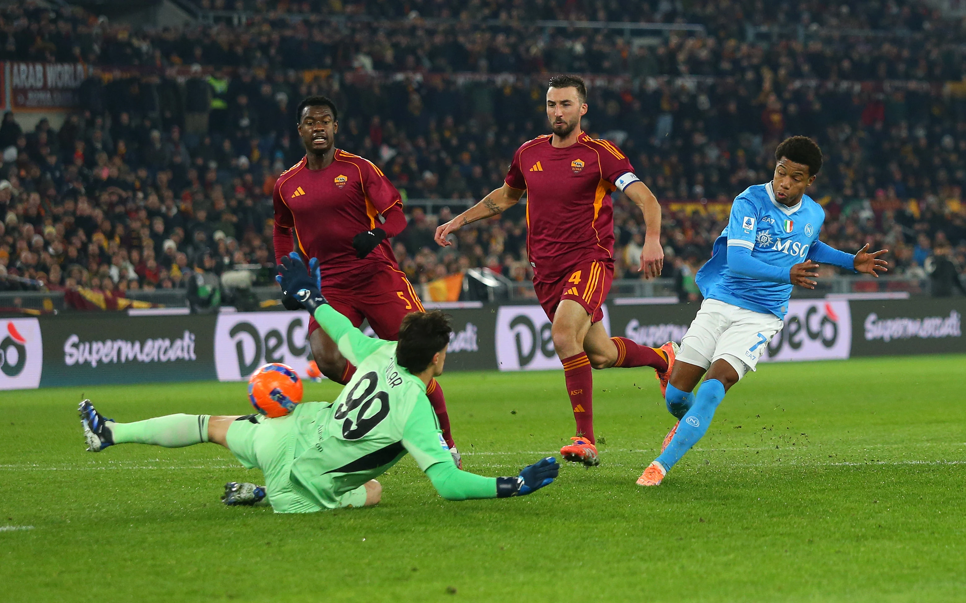 Napoli pobjedom u Rimu dostigao vodeći Milan