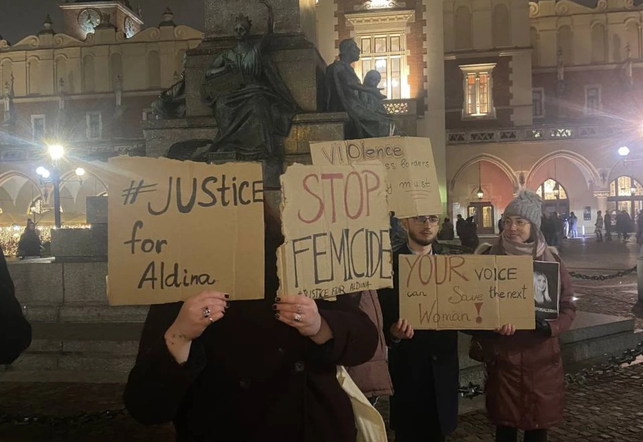 Brojni ljudi su prisustvovali komemoraciji u Krakovu