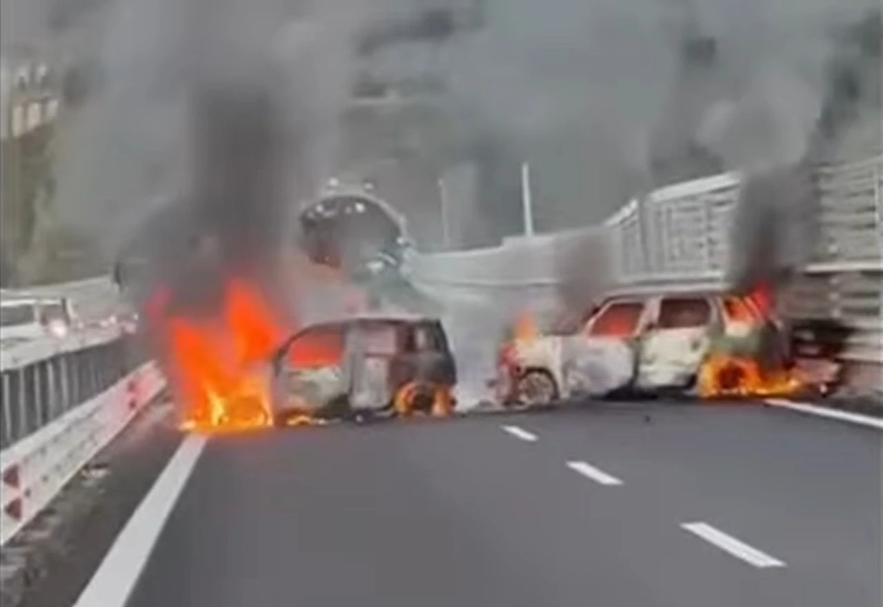 Pljačka na autocesti: Zapalili vozila, posuli čavle pa odnijeli milijune