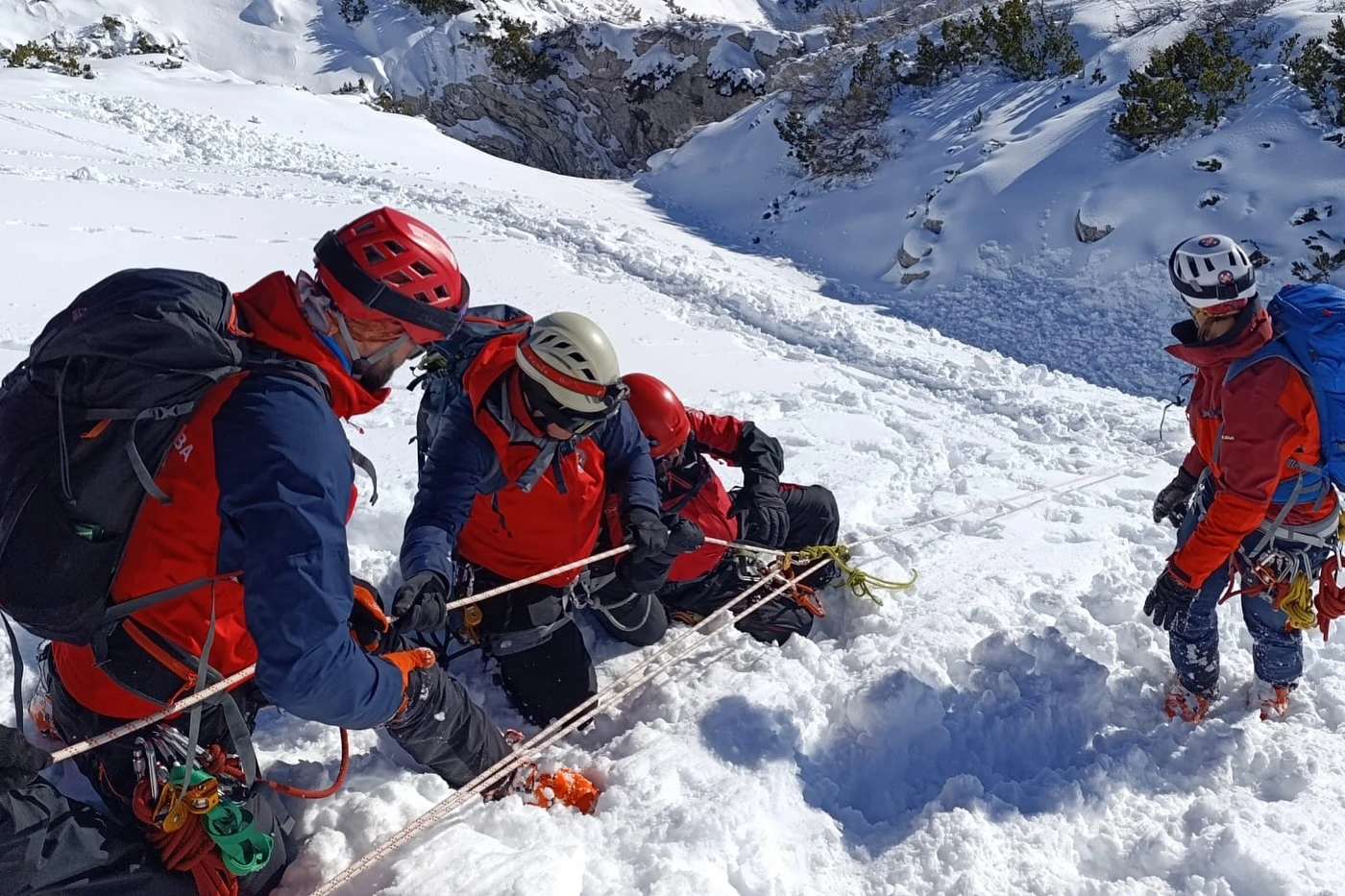 FOTO | Gorska služba spašavanja evakuirala vojnika s Čvrsnice