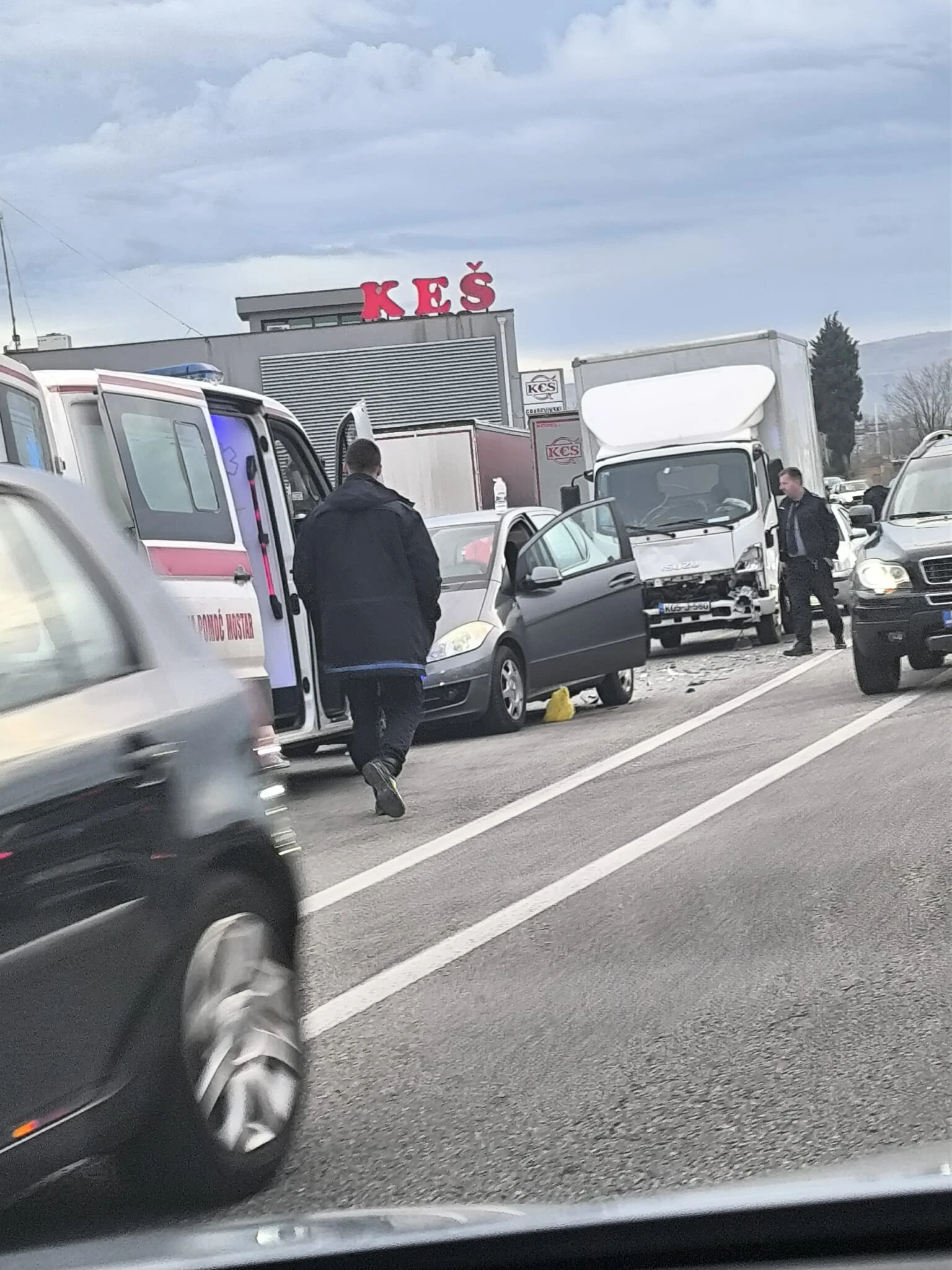 Najmanje jedna osoba ozlijeđena u prometnoj nesreći kod Mostara