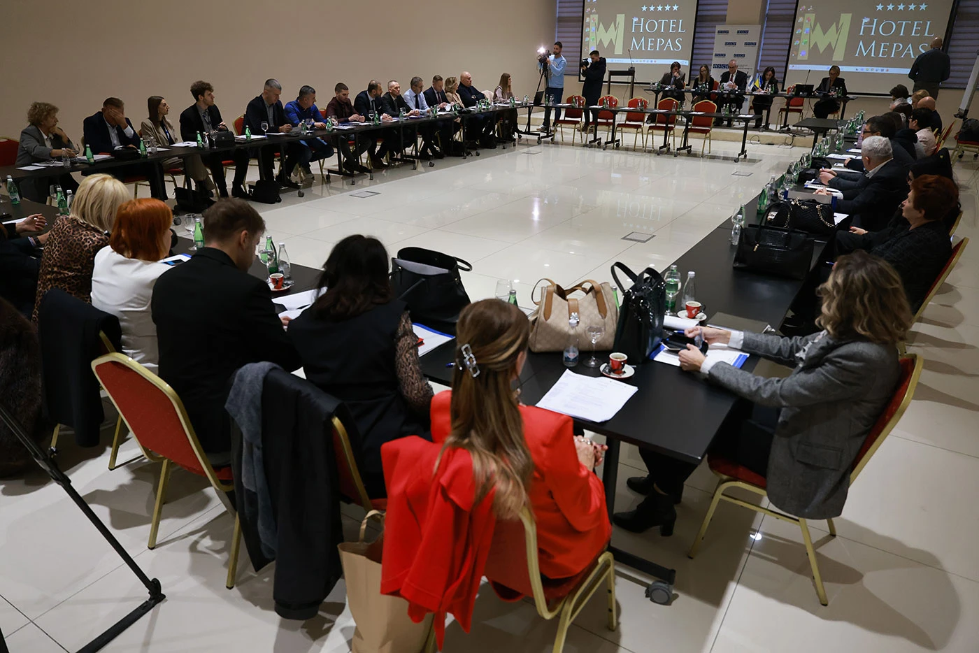 FOTO | Nakon konferencije: VSTV i OESS najavili formiranje specijaliziranih timova za izbornu 2026. godinu