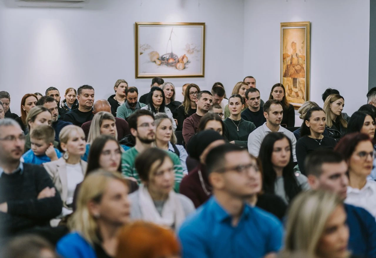 FOTO | U Mostaru održana Atletska večer: Godina uspjeha za mlade sportaše