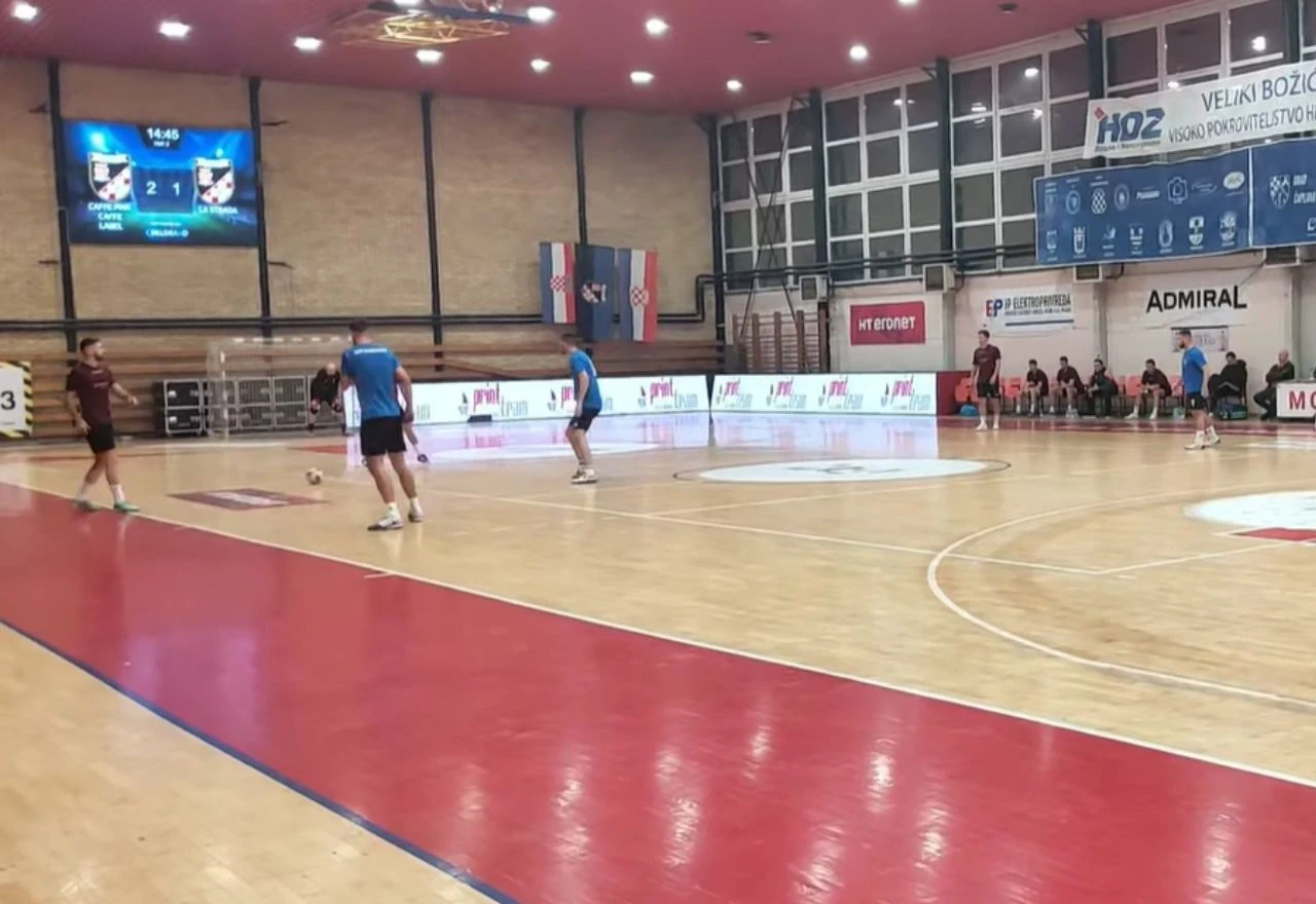 Božićni turnir HVIDR-a: Uzbudljiva večer golova u veteranskoj i seniorskoj konkurenciji