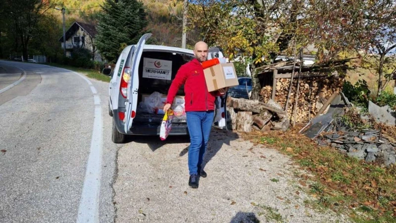 Merhamet Mostar podijelio 450 paketa pomoći