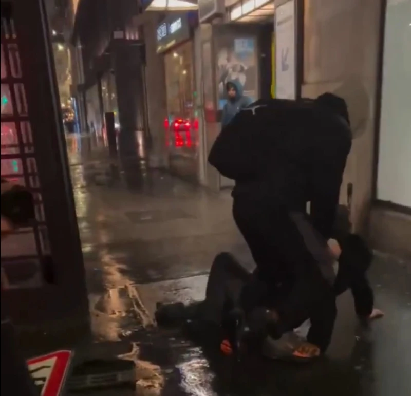 VIDEO | Ljubušak u Londonu spasio maloljetnicu od napasnika
