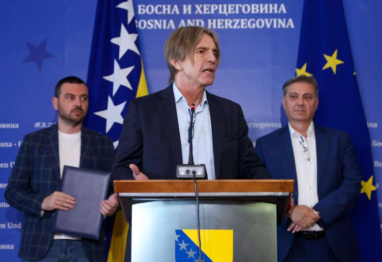 Trojka: Bosnofob Dodik reketari EU