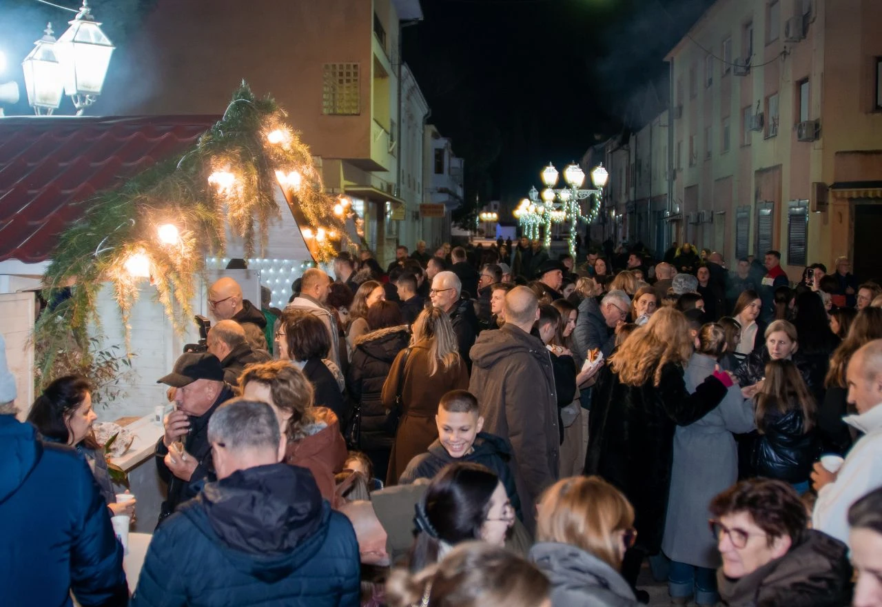 FOTO | Čapljina: Druga večer FrAdventa donijela blagdansku atmosferu