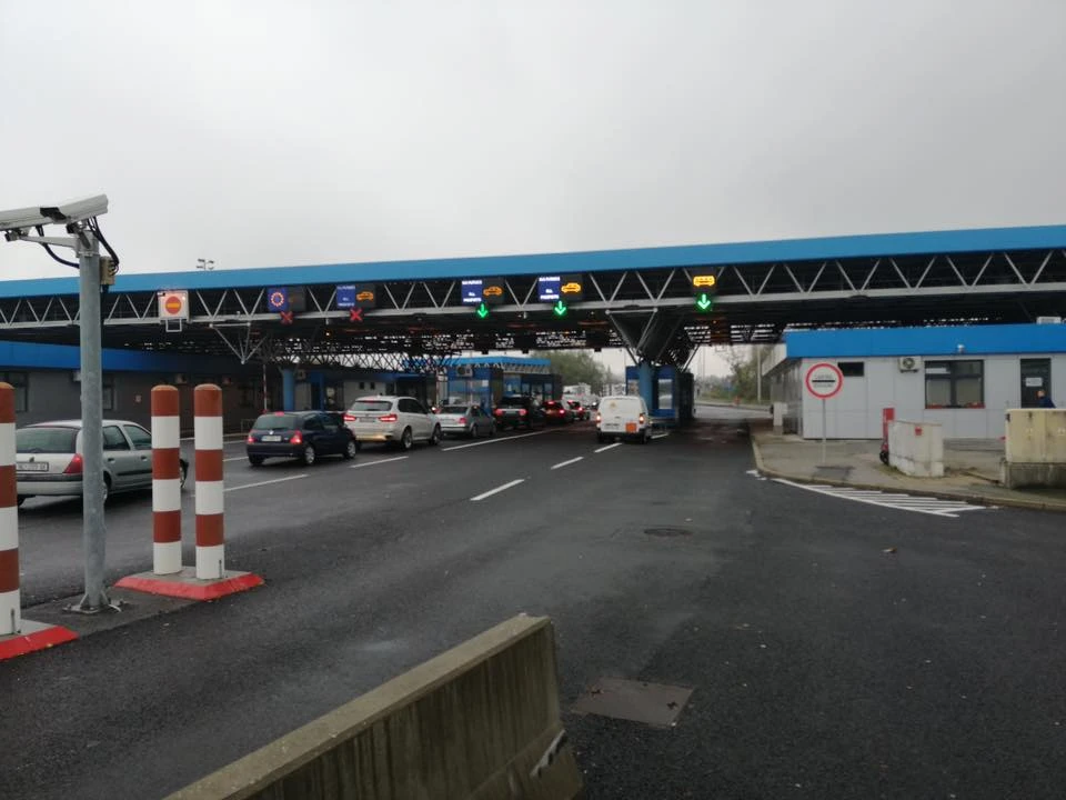 Gužve na bh. granicama prave milijardu maraka gubitaka: Više od 90 posto robe ide preko jednog prijelaza