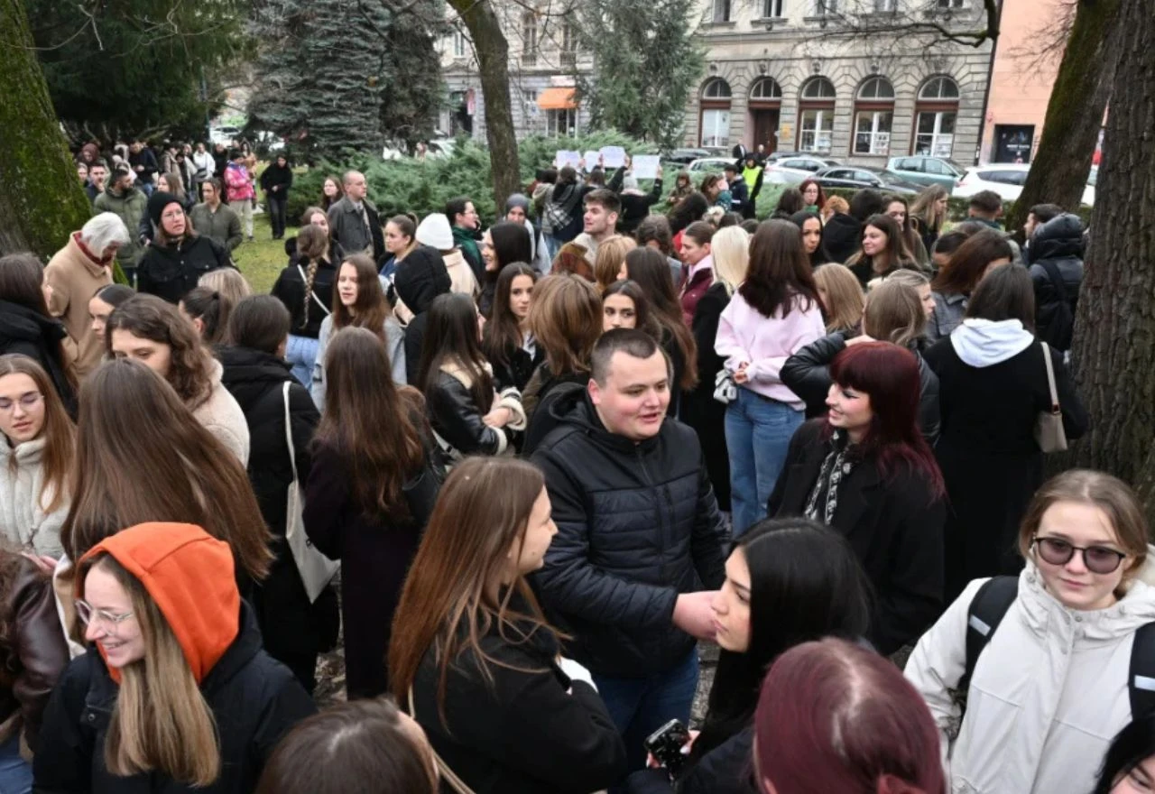 Studenti prosvjedovali u Sarajevu: "Plin na maksimum, odgovornost na minimum"