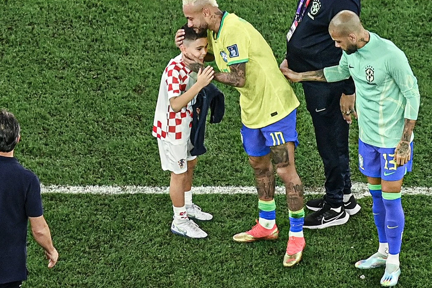 VIDEO | Kako je dječak u dresu Hrvatske "ukrao slavu" nogometašima