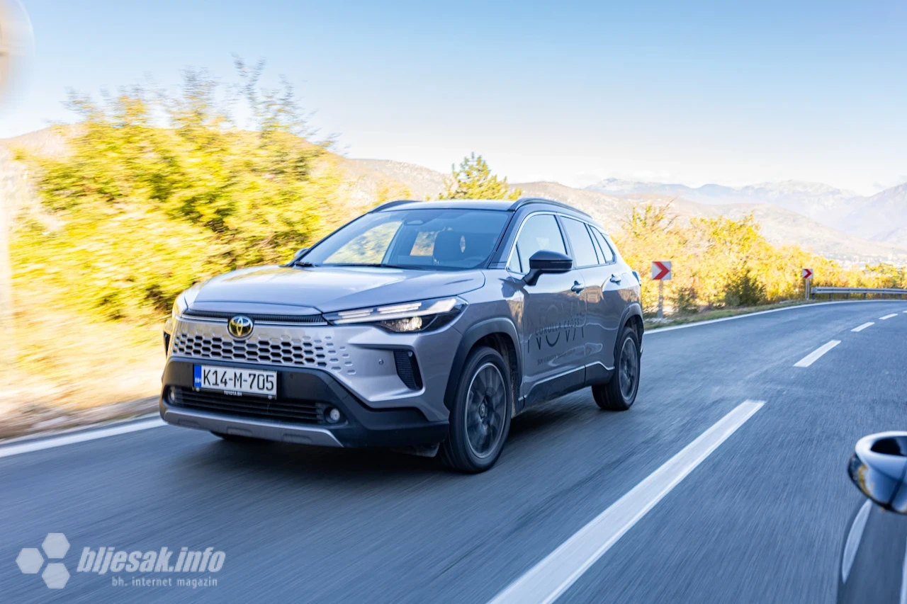 Bljesak je vozio Toyota Corolla Cross 2.0 HEV 2WD